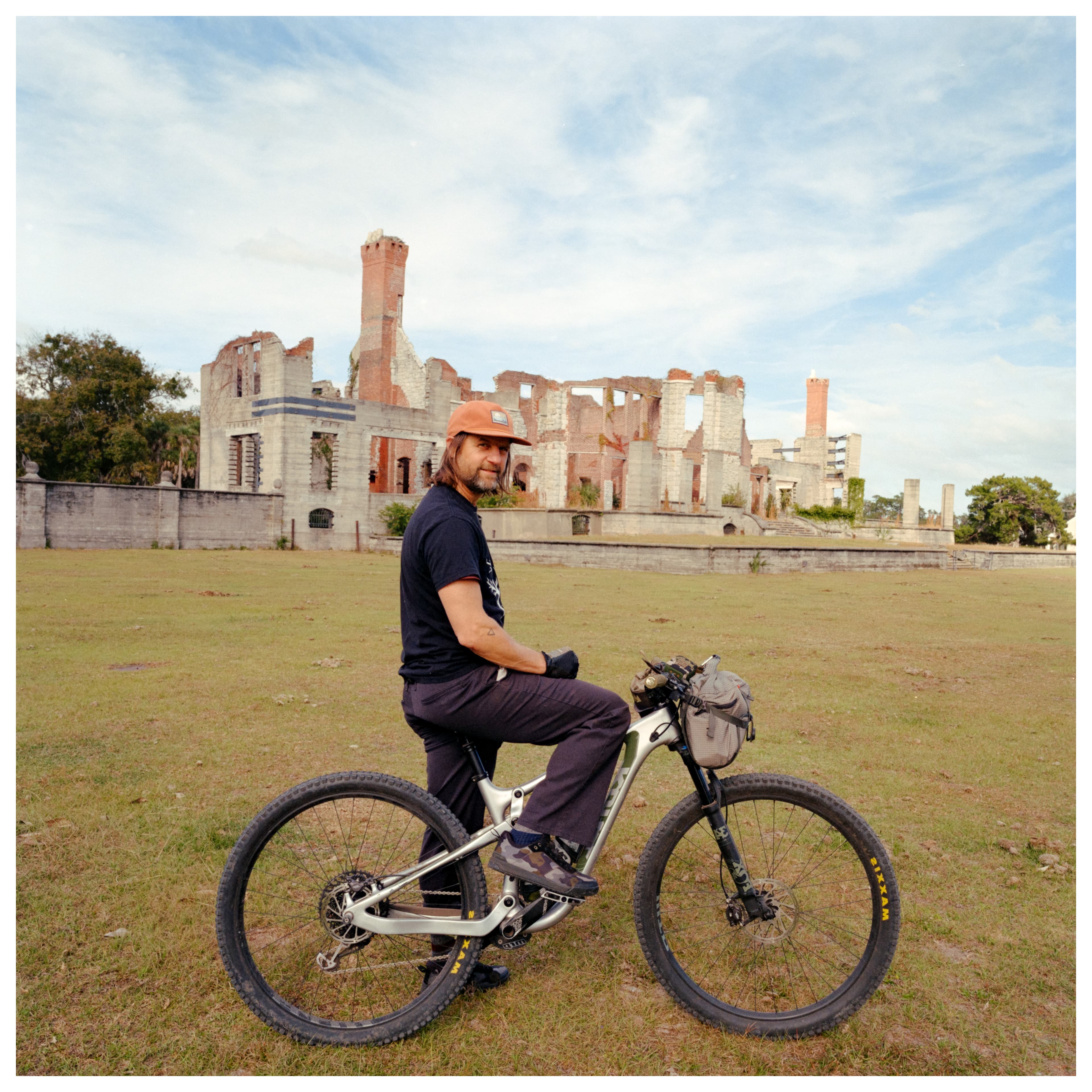 Dru mountain biking