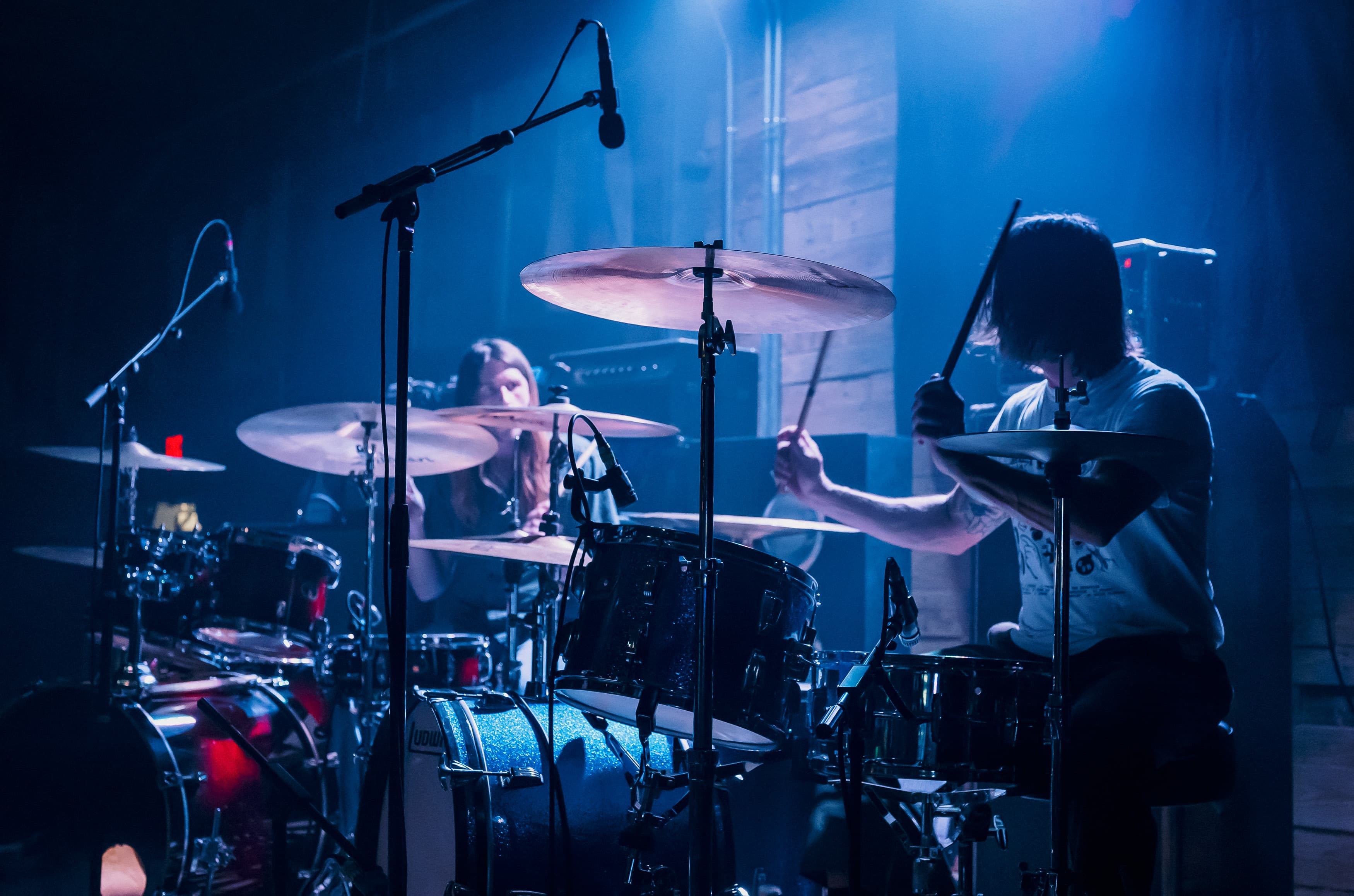 Dru playing drums with Supertwin / BAD DOG